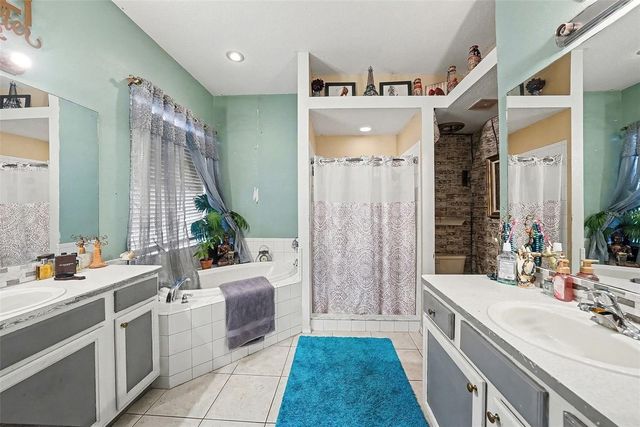 37110 HIGHLAND BLUFF CIRCLE, Dade City, FL 33523