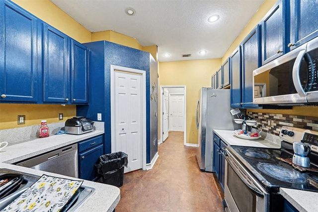 37110 HIGHLAND BLUFF CIRCLE, Dade City, FL 33523