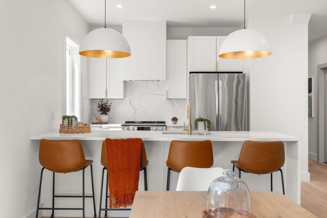 54 Adams 3, Somerville, MA 02145