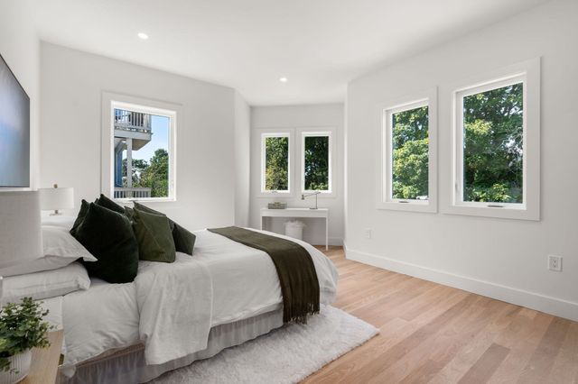 54 Adams 3, Somerville, MA 02145