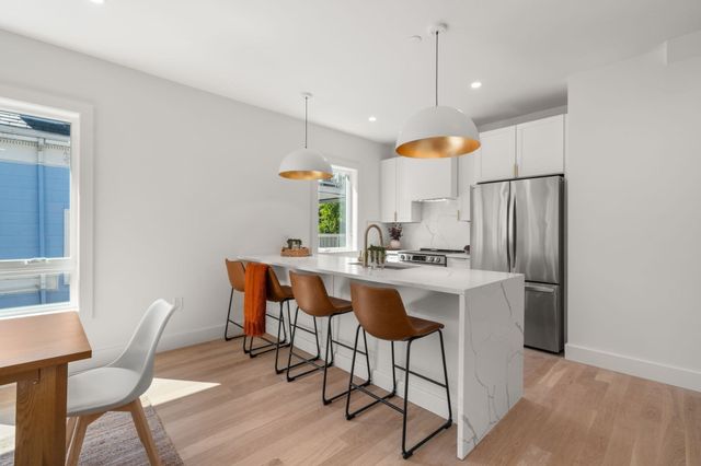 54 Adams 3, Somerville, MA 02145