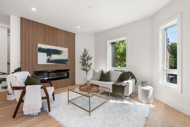54 Adams 3, Somerville, MA 02145