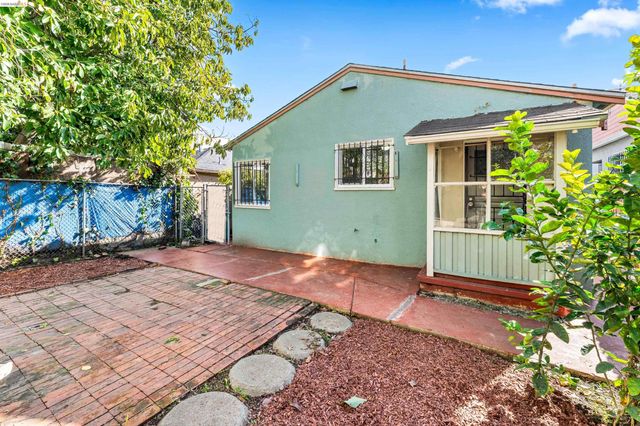 6504 Bancroft Ave, Oakland, CA 94605