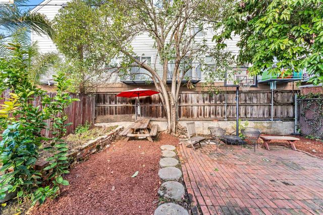 6504 Bancroft Ave, Oakland, CA 94605