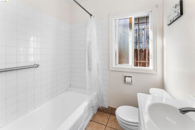 6504 Bancroft Ave, Oakland, CA 94605