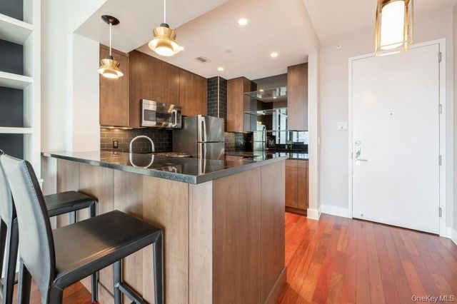 175 Huguenot Street 1605, New Rochelle, NY 10801