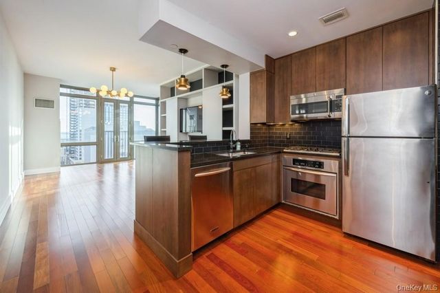 175 Huguenot Street 1605, New Rochelle, NY 10801