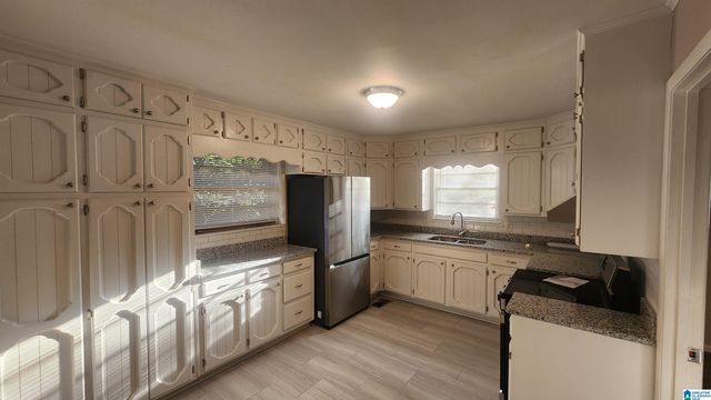 105 BEECHWOOD AVENUE, Hueytown, AL 35023