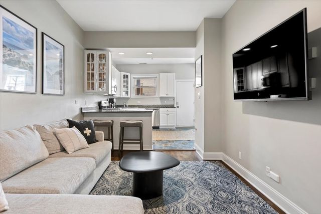 4415 N Racine Avenue 2S, Chicago, IL 60640