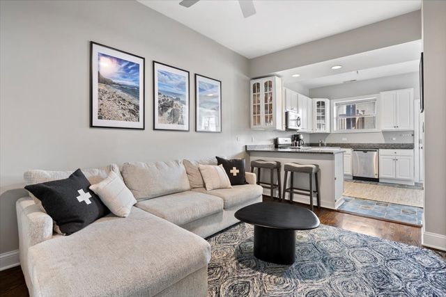 4415 N Racine Avenue 2S, Chicago, IL 60640