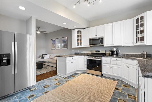 4415 N Racine Avenue 2S, Chicago, IL 60640