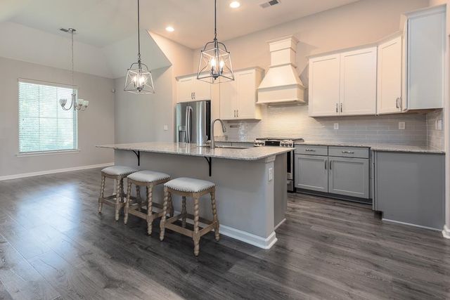 190 LAUREL GLEN DR, Oakland, TN 38060