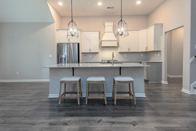 190 LAUREL GLEN DR, Oakland, TN 38060