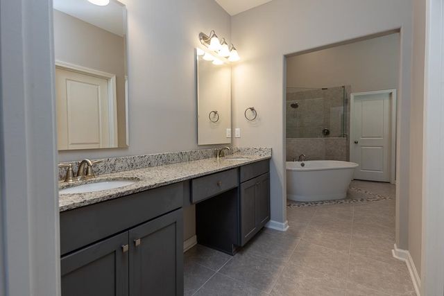 190 LAUREL GLEN DR, Oakland, TN 38060