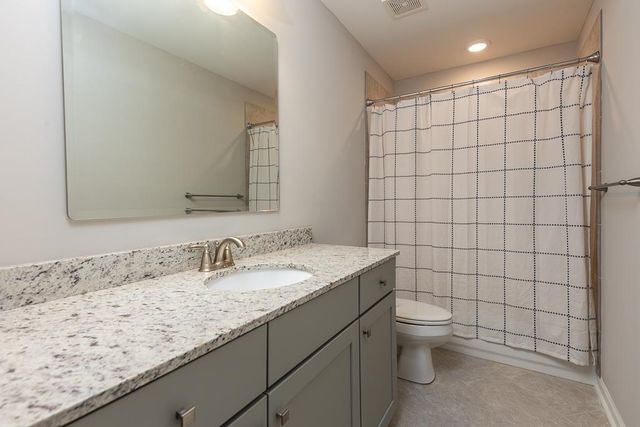190 LAUREL GLEN DR, Oakland, TN 38060