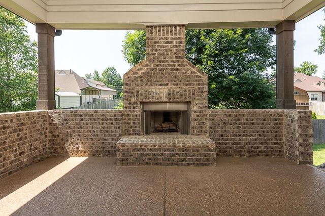 190 LAUREL GLEN DR, Oakland, TN 38060
