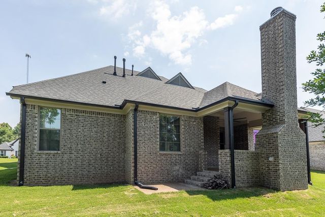 190 LAUREL GLEN DR, Oakland, TN 38060