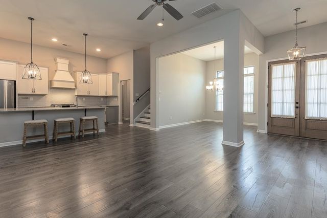 190 LAUREL GLEN DR, Oakland, TN 38060