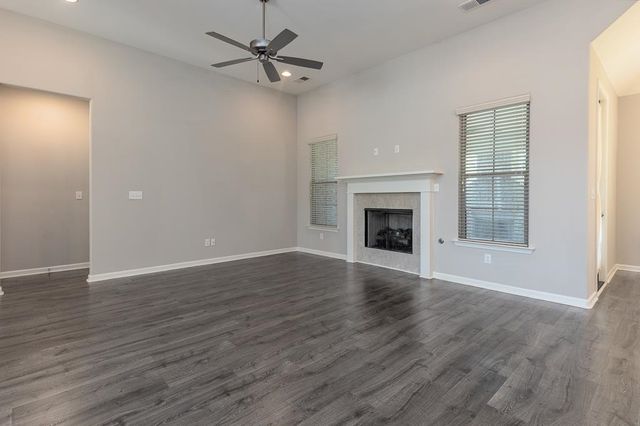 190 LAUREL GLEN DR, Oakland, TN 38060