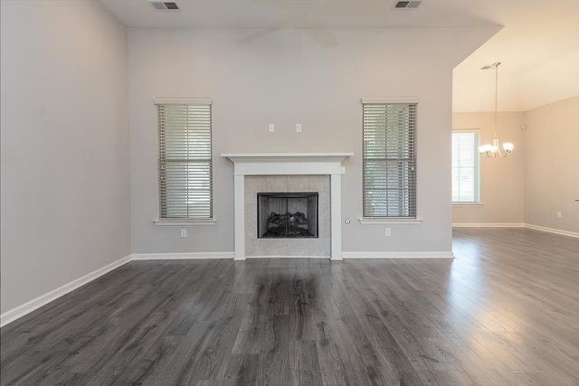 190 LAUREL GLEN DR, Oakland, TN 38060