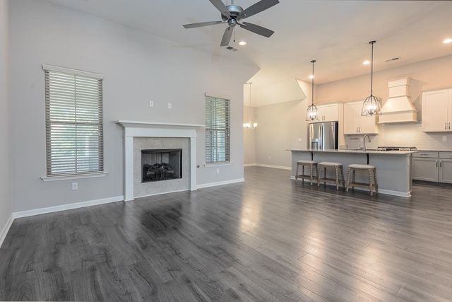 190 LAUREL GLEN DR, Oakland, TN 38060