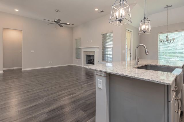 190 LAUREL GLEN DR, Oakland, TN 38060