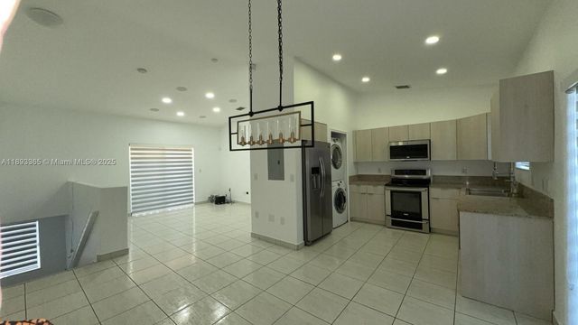 7221 NW 174th Ter 202, Hialeah, FL 33015
