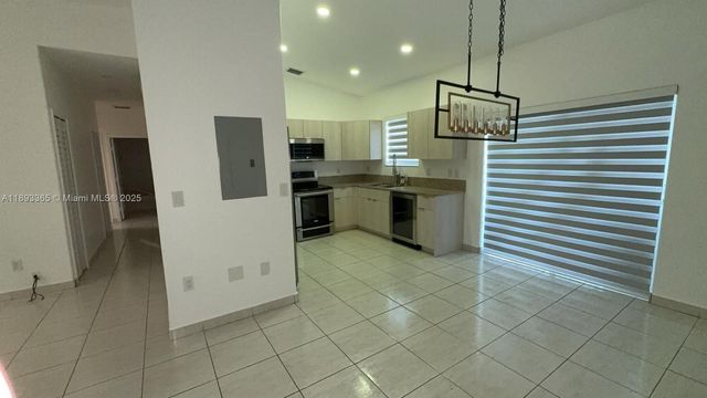 7221 NW 174th Ter 202, Hialeah, FL 33015