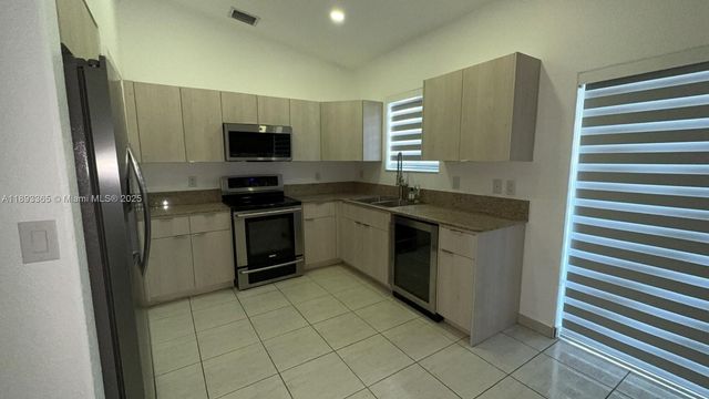 7221 NW 174th Ter 202, Hialeah, FL 33015