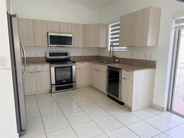 7221 NW 174th Ter 202, Hialeah, FL 33015