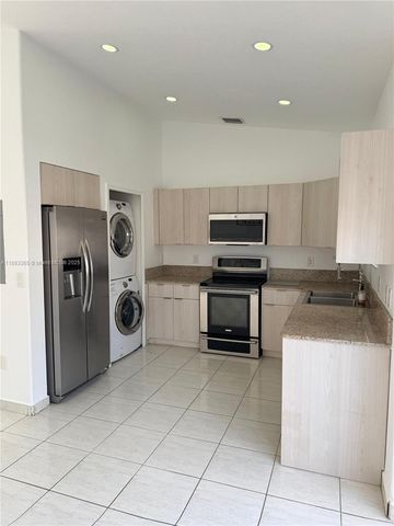 7221 NW 174th Ter 202, Hialeah, FL 33015