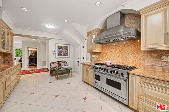 204 Foothill Road, Beverly Hills, CA 90210