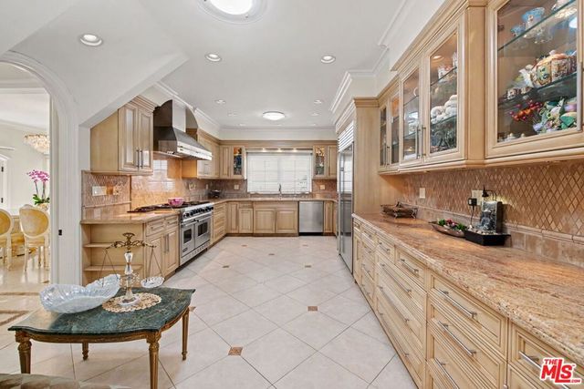 204 Foothill Road, Beverly Hills, CA 90210