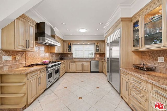 204 Foothill Road, Beverly Hills, CA 90210
