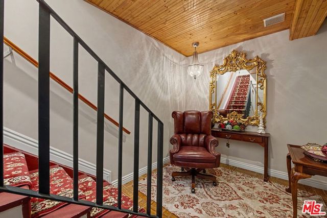 204 Foothill Road, Beverly Hills, CA 90210