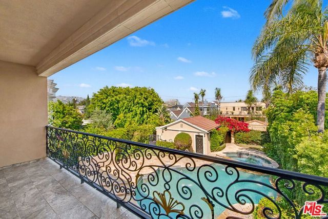 204 Foothill Road, Beverly Hills, CA 90210