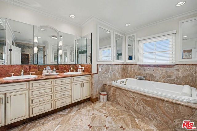 204 Foothill Road, Beverly Hills, CA 90210