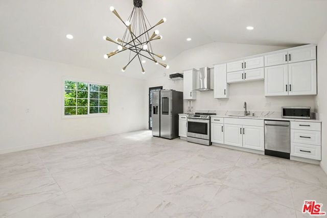 204 Foothill Road, Beverly Hills, CA 90210