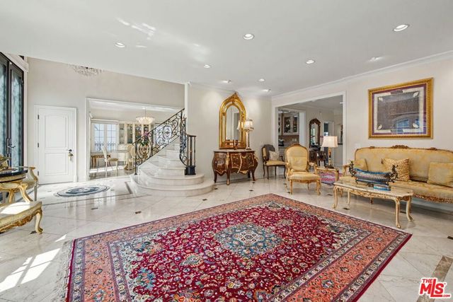 204 Foothill Road, Beverly Hills, CA 90210