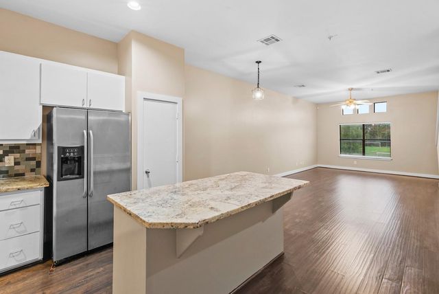 3501 Link Valley Drive 102, Houston, TX 77025