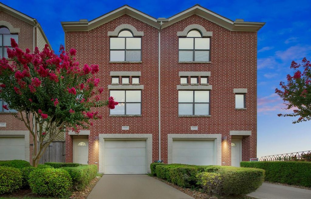 3501 Link Valley Drive 102, Houston, TX 77025