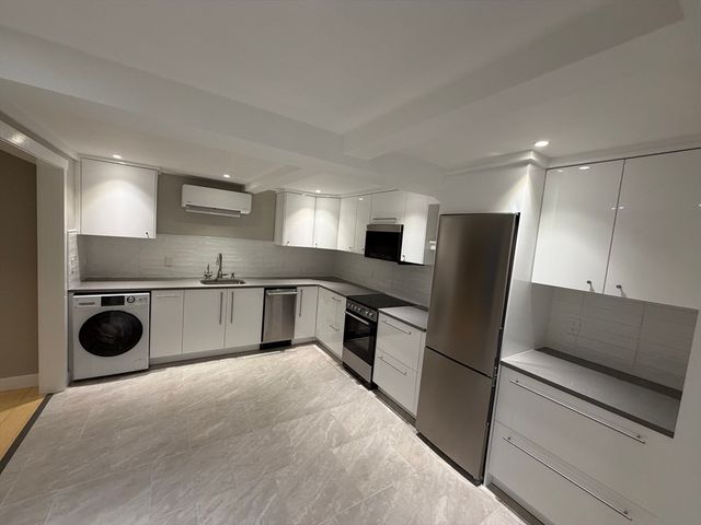 4 Meeting House Hill Road E, Dover, MA 02030