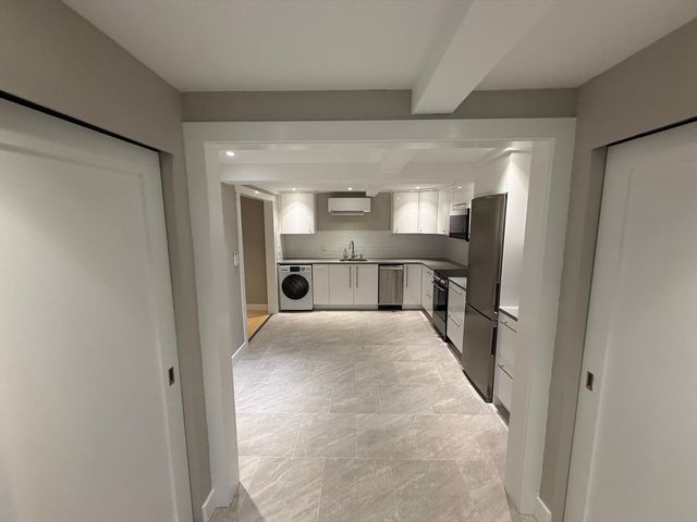 4 Meeting House Hill Road E, Dover, MA 02030