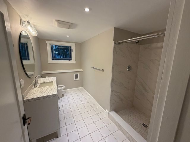 4 Meeting House Hill Road E, Dover, MA 02030