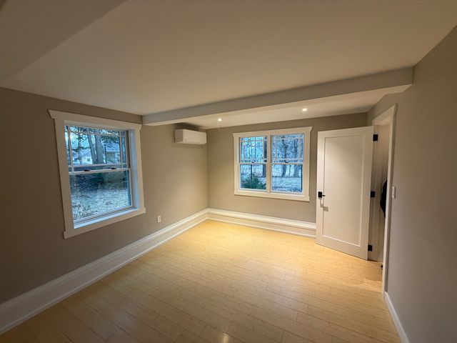 4 Meeting House Hill Road E, Dover, MA 02030