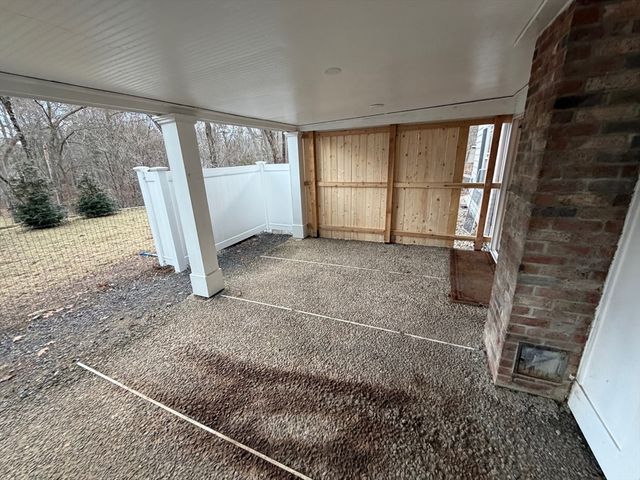 4 Meeting House Hill Road E, Dover, MA 02030