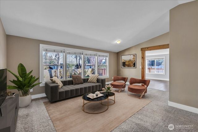 607 Bathke Ave, Enumclaw, WA 98022