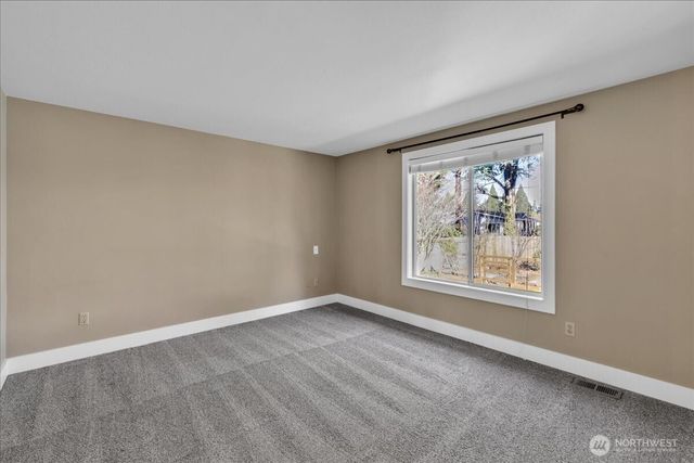 607 Bathke Ave, Enumclaw, WA 98022