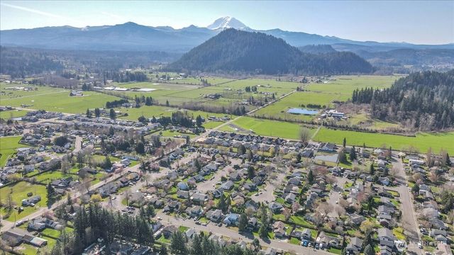 607 Bathke Ave, Enumclaw, WA 98022