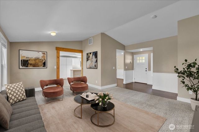 607 Bathke Ave, Enumclaw, WA 98022